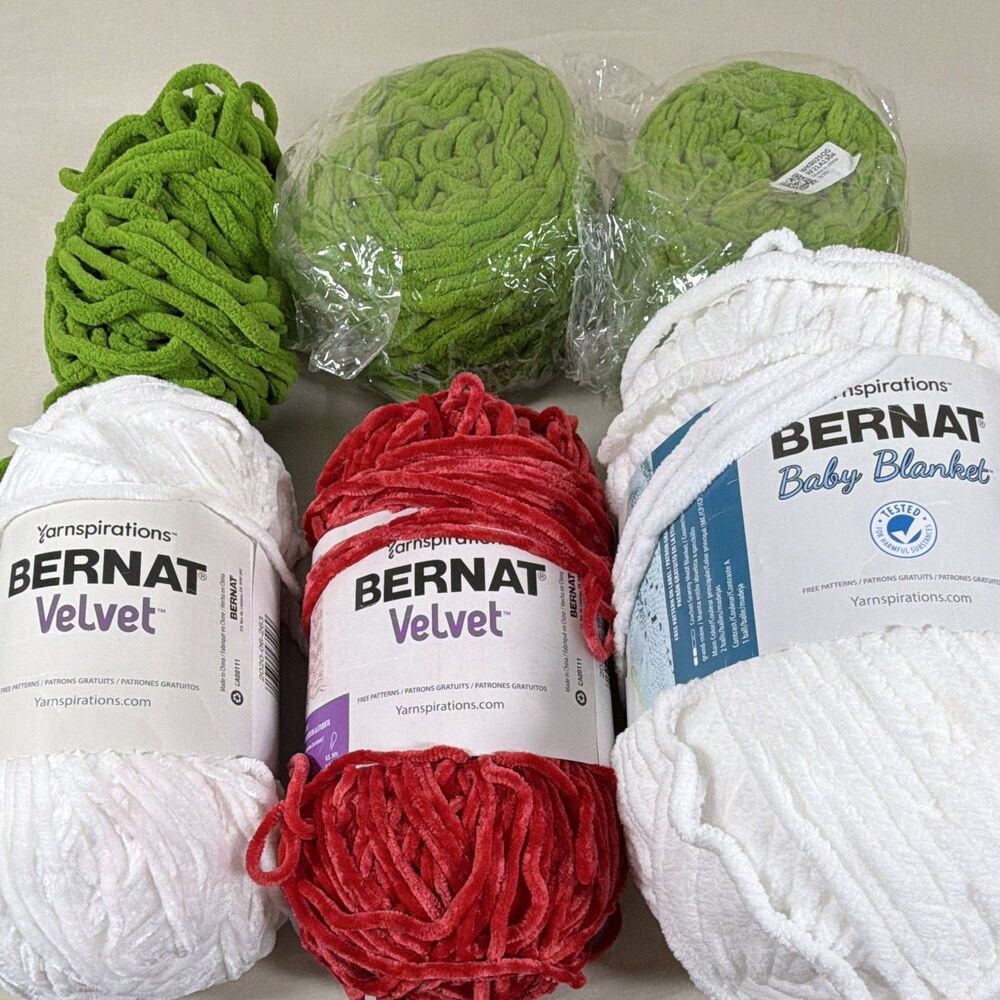 Bernat Velvet Baby Blanket Yarn Lot Bulky 5 100% Polyester White/Red/Green